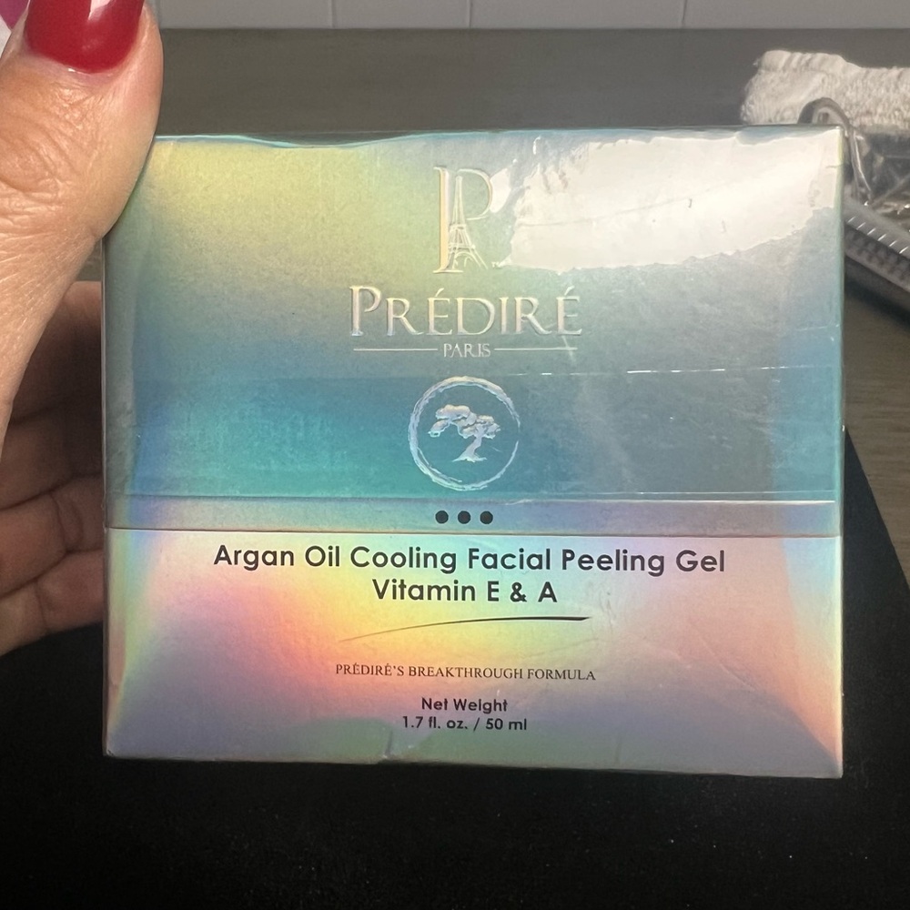 PREDIRE COOLING FACIAL PEELING GEL   VITAMIN A & E